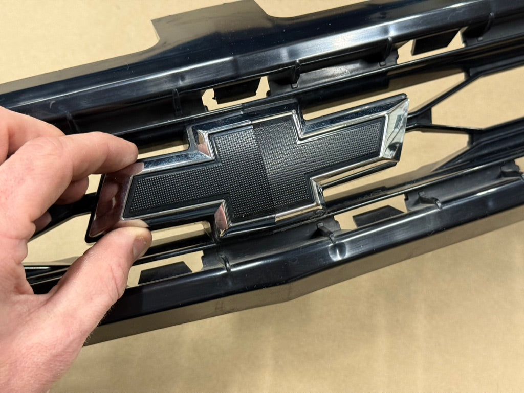 2016-2018 Chevrolet Camaro SS Front Bumper Upper Grille "GM"