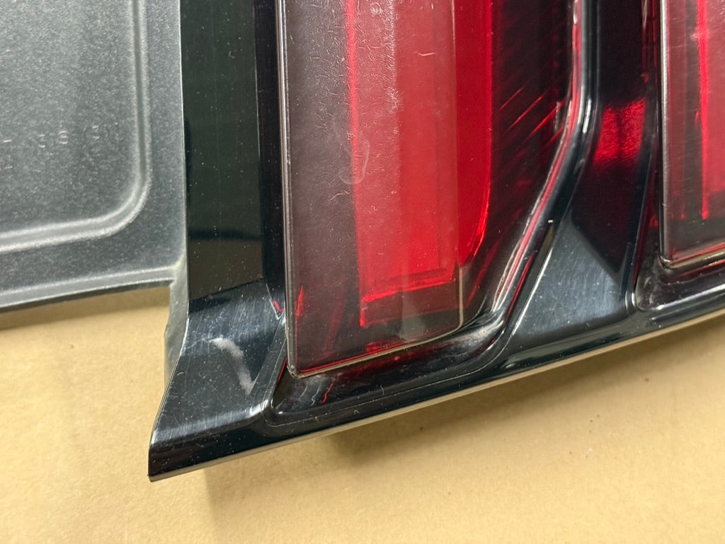 2015-2017 Ford Mustang GT350 GT V6 EcoBoost Tail Light RH Pass. Side LED