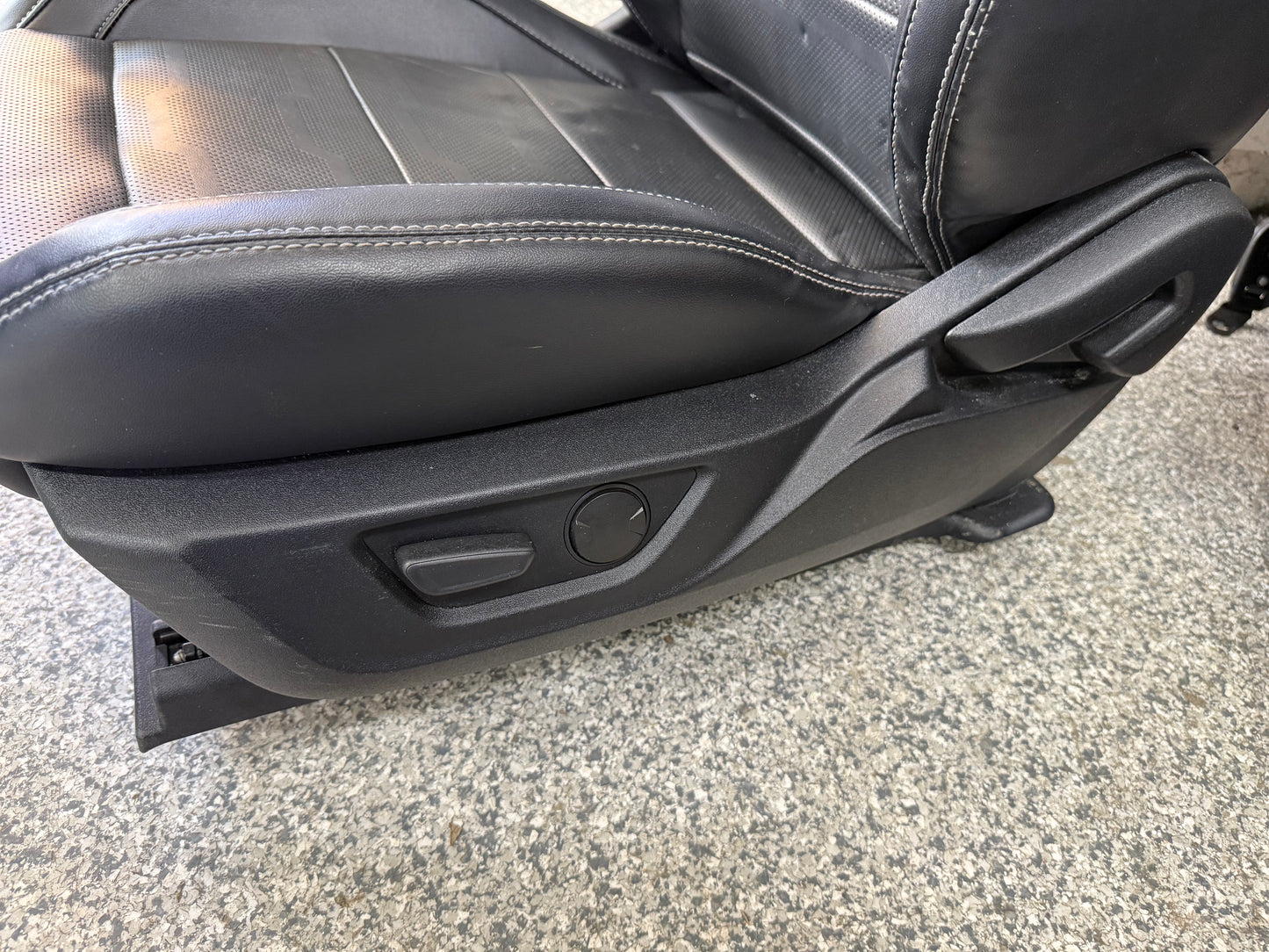 2018-2023 Ford Mustang GT Black Leather Front Rear Power Seats Heat Cooled Vert
