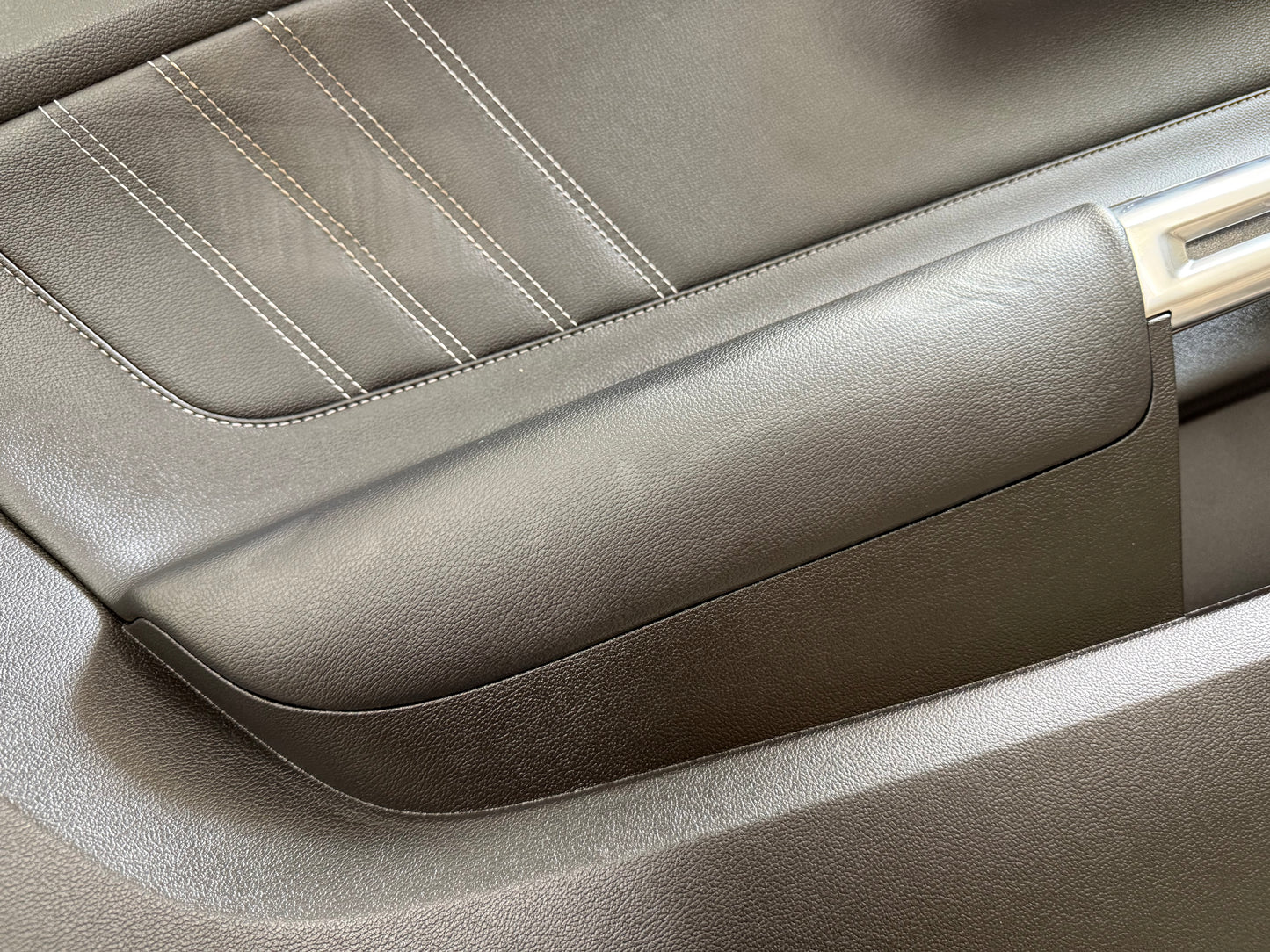 2018-2023 Ford Mustang GT LH Driver Leather Insert Door Panel Grey Stitching