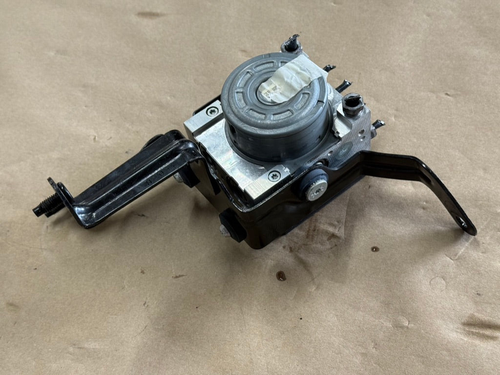 2022 Ford Mustang GT ABS Module Controller Anti-Lock Brakes "Auto"
