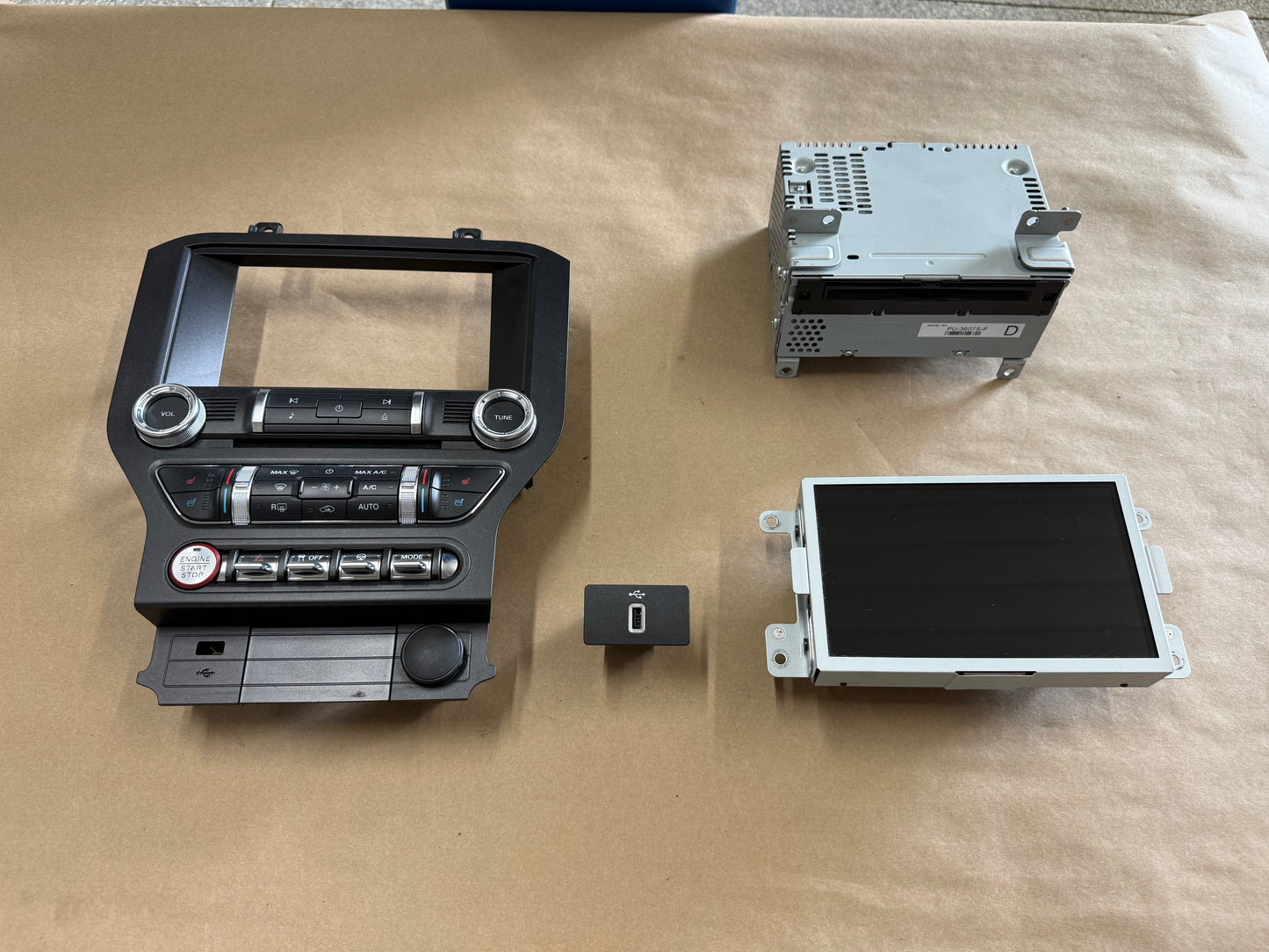 2018 Ford Mustang GT Touch Screen Face Plate Radio Module USB