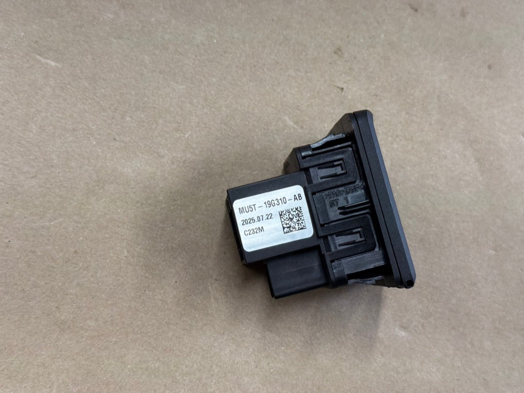 2023-2026 Ford F-250 F-350 Super Duty Dash Panel 20A 12V Plug In "MU5T-19G310-BE"