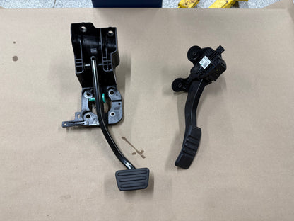 2024-2026 Ford Mustang GT Automatic Brake Pedal Assembly Accelerator Pedals