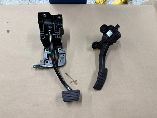 2024-2026 Ford Mustang GT Automatic Brake Pedal Assembly Accelerator Pedals