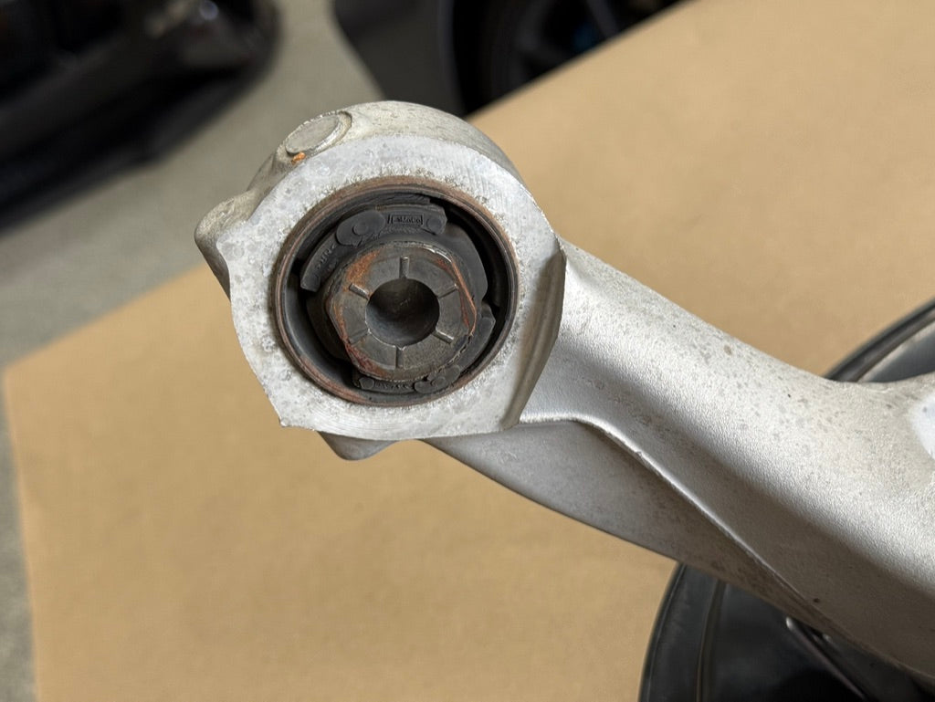 2015-2023 Ford Mustang 5.0 GT RH Passenger Side Rear Spindle Knuckle Hub