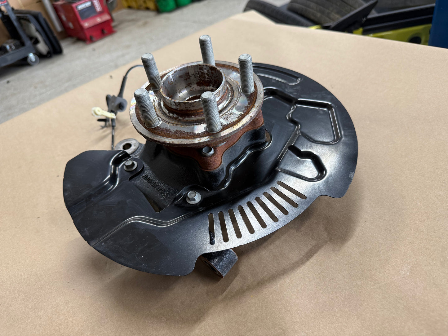 2024-2026 Ford Mustang GT RH Passenger Side Front Spindle Knuckle Hub