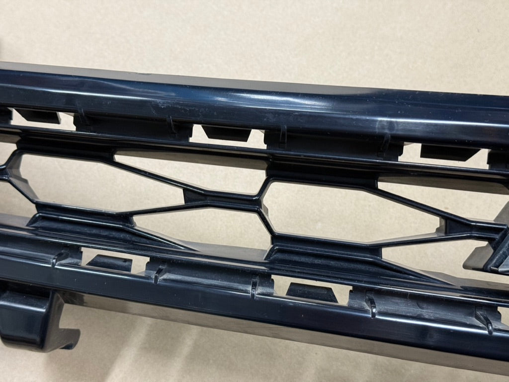2016-2018 Chevrolet Camaro SS Front Bumper Upper Grille "GM"