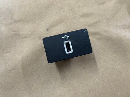 2019 Ford Mustang Touch Screen Face Plate Radio Module USB Port