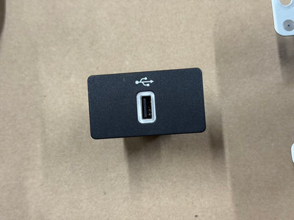 2021 Ford Mustang GT Touch Screen, Face Plate, Radio, Module USB Port