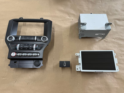 2021 Ford Mustang GT Touch Screen, Face Plate, Radio, Module USB Port