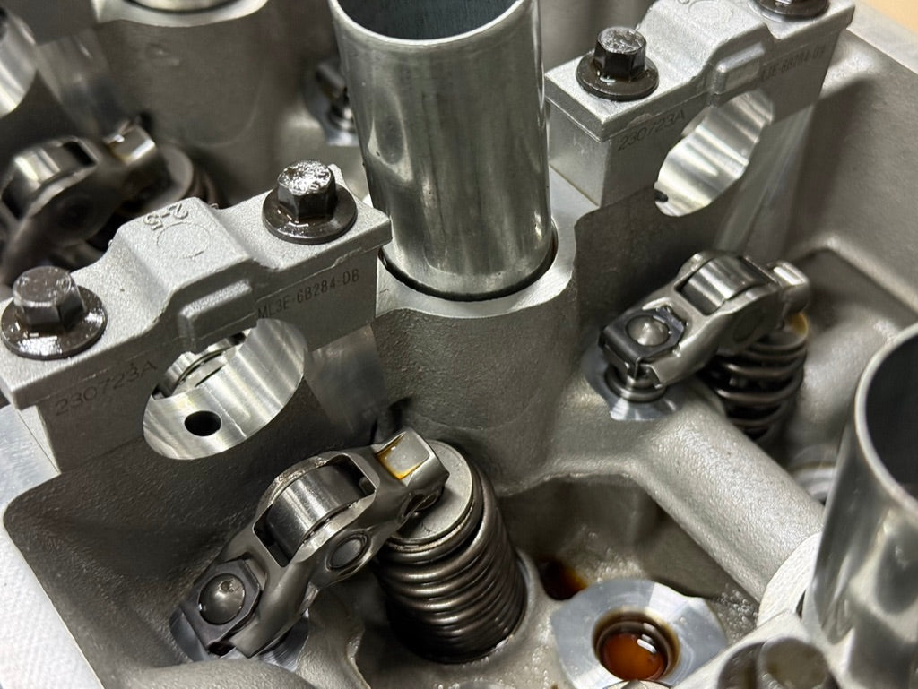 2024-2026 Ford Mustang DOHC Cylinder Heads RH LH Pair Valves 5.0L Coyote Gen 4