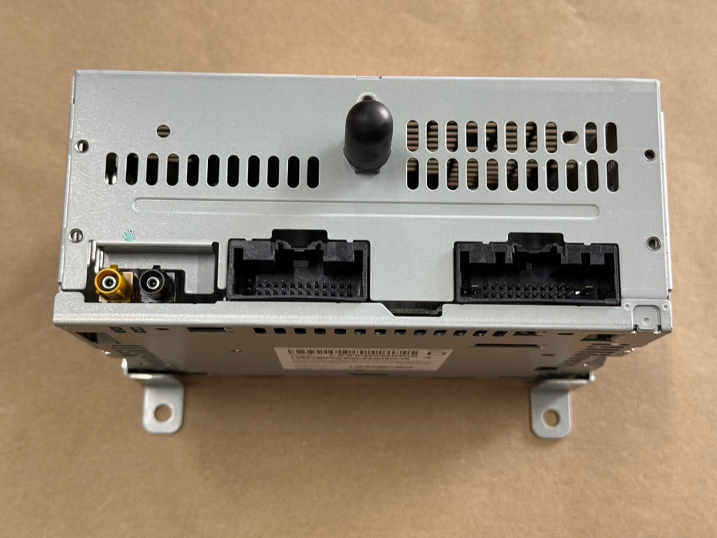 2022 Ford Mustang GT Touch Screen, Face Plate, Radio, Module USB Port