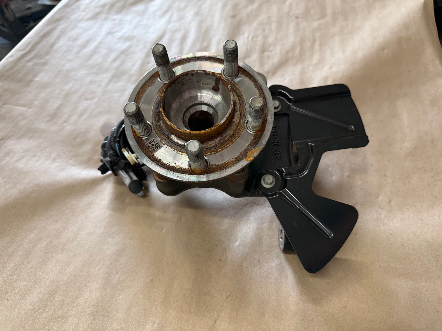 2024-2026 Mustang GT LH Driver Side Front Spindle Knuckle Hub 8k miles