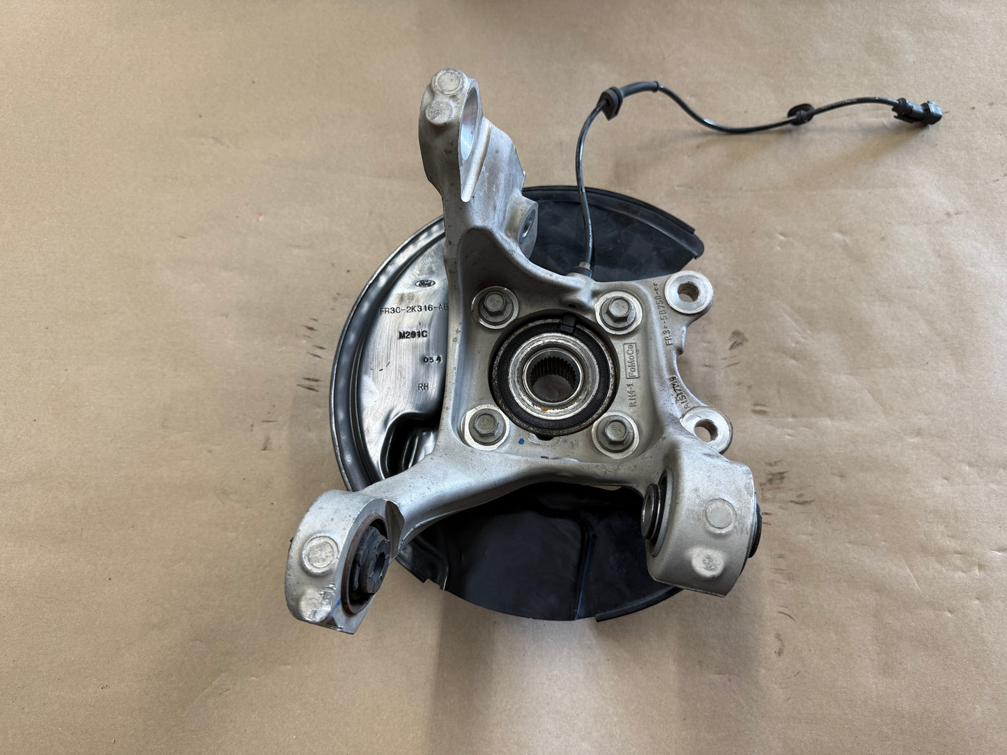 2015-2023 Ford Mustang 5.0 GT RH Passenger Side Rear Spindle Knuckle Hub