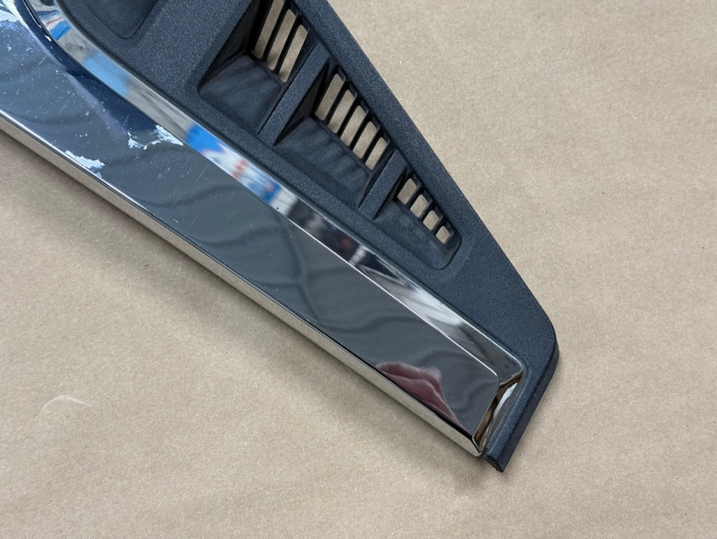 2023-2025 Ford F-250 F-350 Lariat RH Pass. Side Fender Insert Emblem Vent