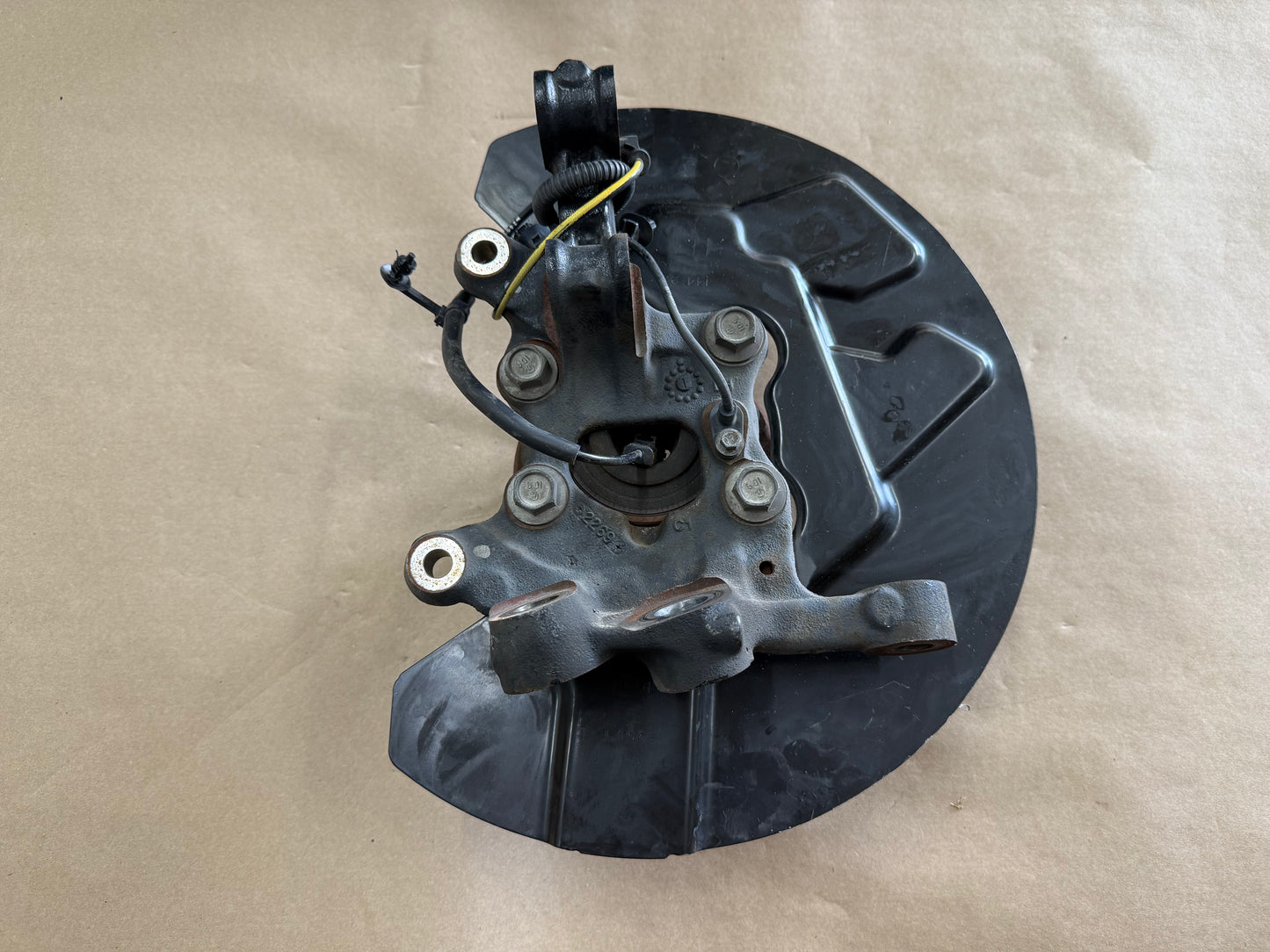 2021-2023 Ford Mustang 5.0 GT LH Driver Side Front Spindle Knuckle Hub 4 Bolt