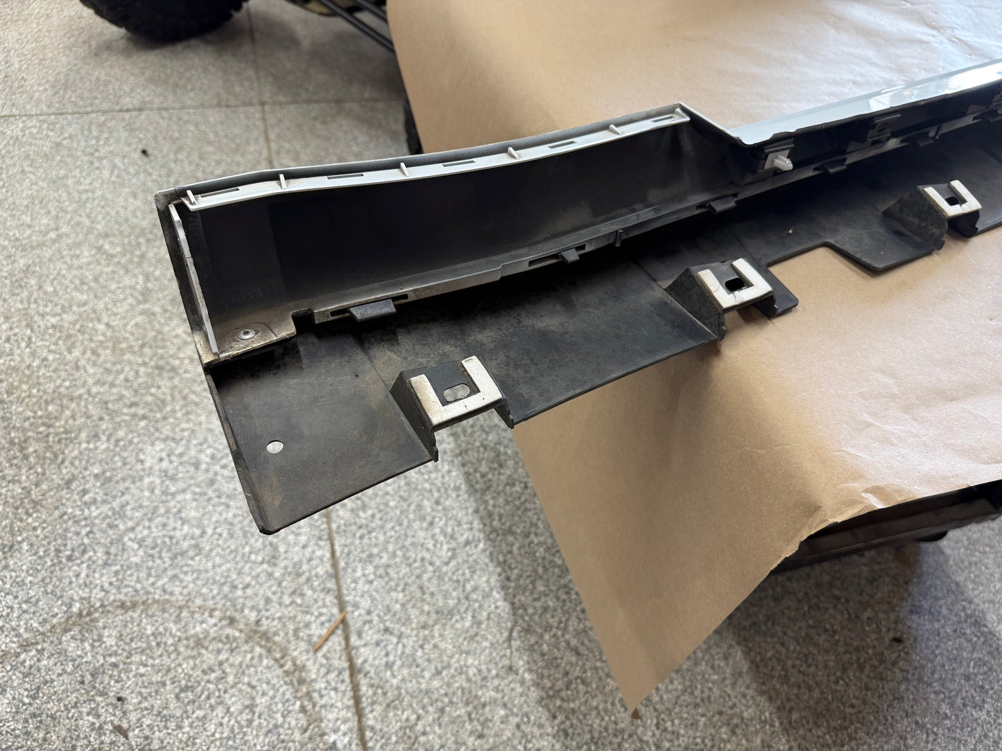 2015-2023 Ford Mustang GT V6 RH Passenger Side Skirt Molding "YZ"