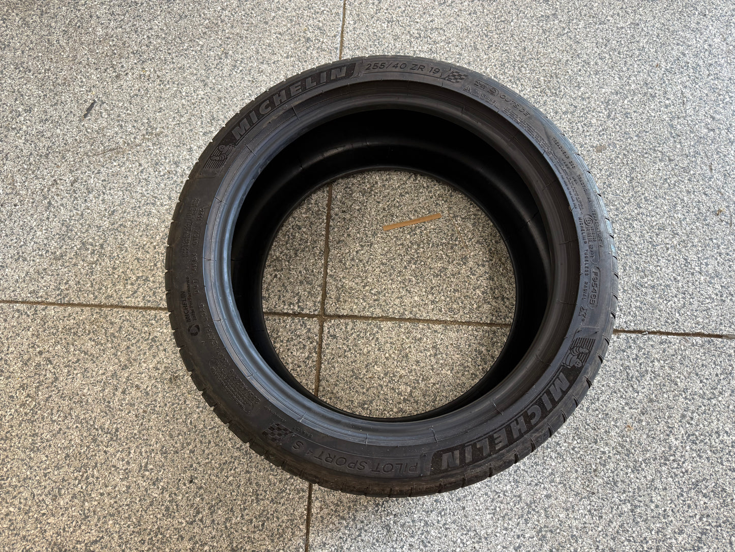Michelin Pilot Sport 4 S 255/40/ZR19 Tire