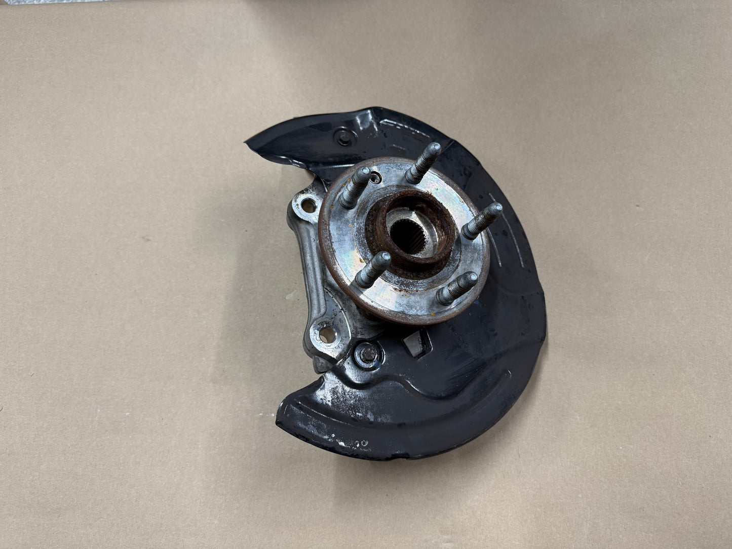 2010-2015 Chevrolet Camaro SS RH Passenger Side Front Spindle Knuckle Hub GM