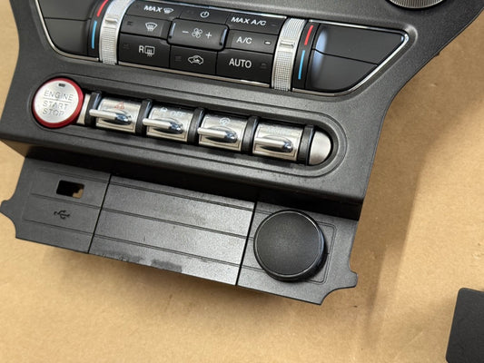 2021 Ford Mustang GT Touch Screen, Face Plate, Radio, Module USB Port
