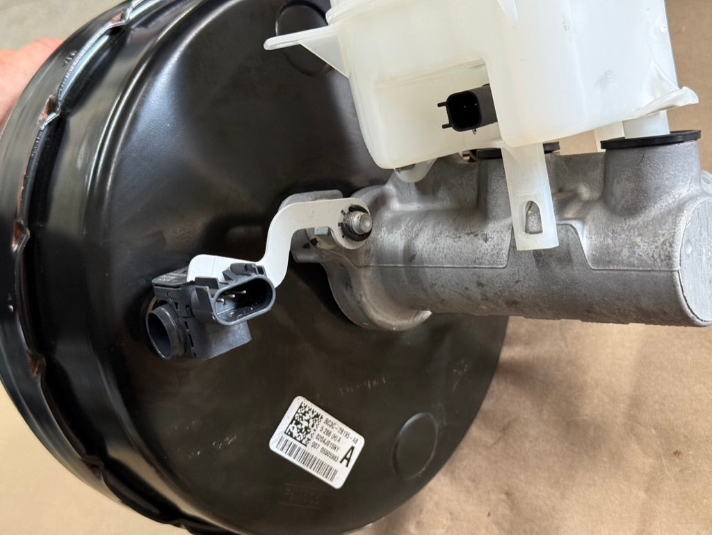 2023-2026 F-250 Super Duty 7.3L Hydraulic Master Cylinder Brake Booster Vacuum