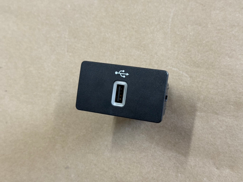 Ford Mustang USB Port OEM 16-17