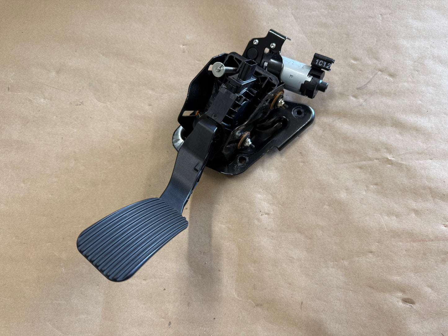 2017-2022 Ford F-250 Super Duty Adjustable Electric Gas Pedal Memory