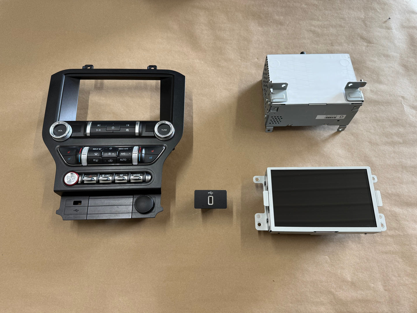 2021 Ford Mustang GT Touch Screen, Face Plate, Radio, Module USB Port