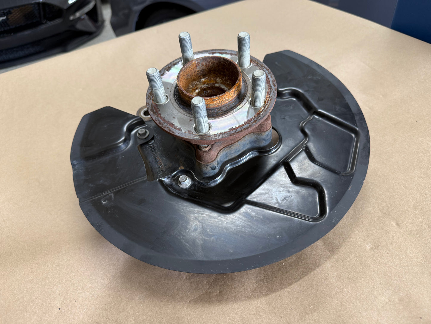 2021-2023 Ford Mustang 5.0 GT RH Passenger Side Front Spindle Knuckle Hub 4 Bolt