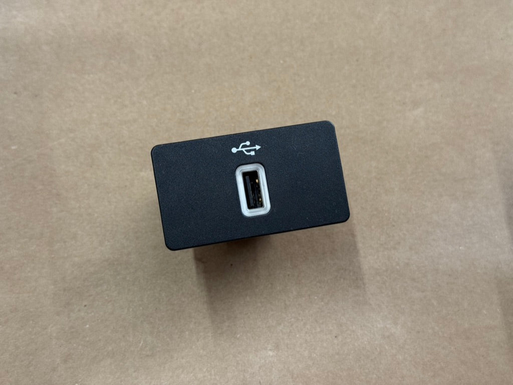 2021 Ford Mustang GT Touch Screen, Face Plate, Radio, Module USB Port