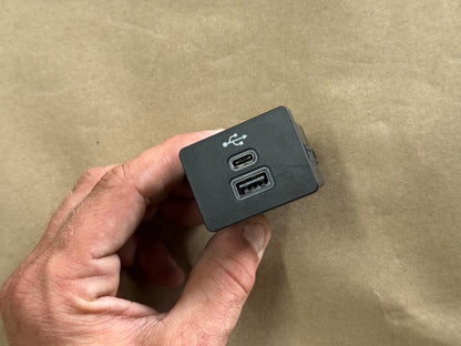 2024-2026 Ford Mustang GT Ecoboost USB Port