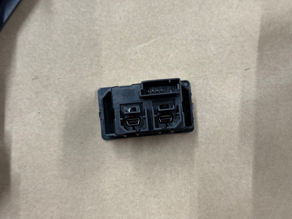 2022 Ford Mustang GT Touch Screen, Face Plate, Radio, Module USB Port
