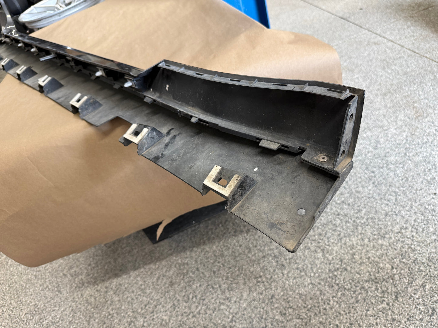 2015-2023 Ford Mustang GT V6 LH Side Skirt Molding Driver Side "J7"