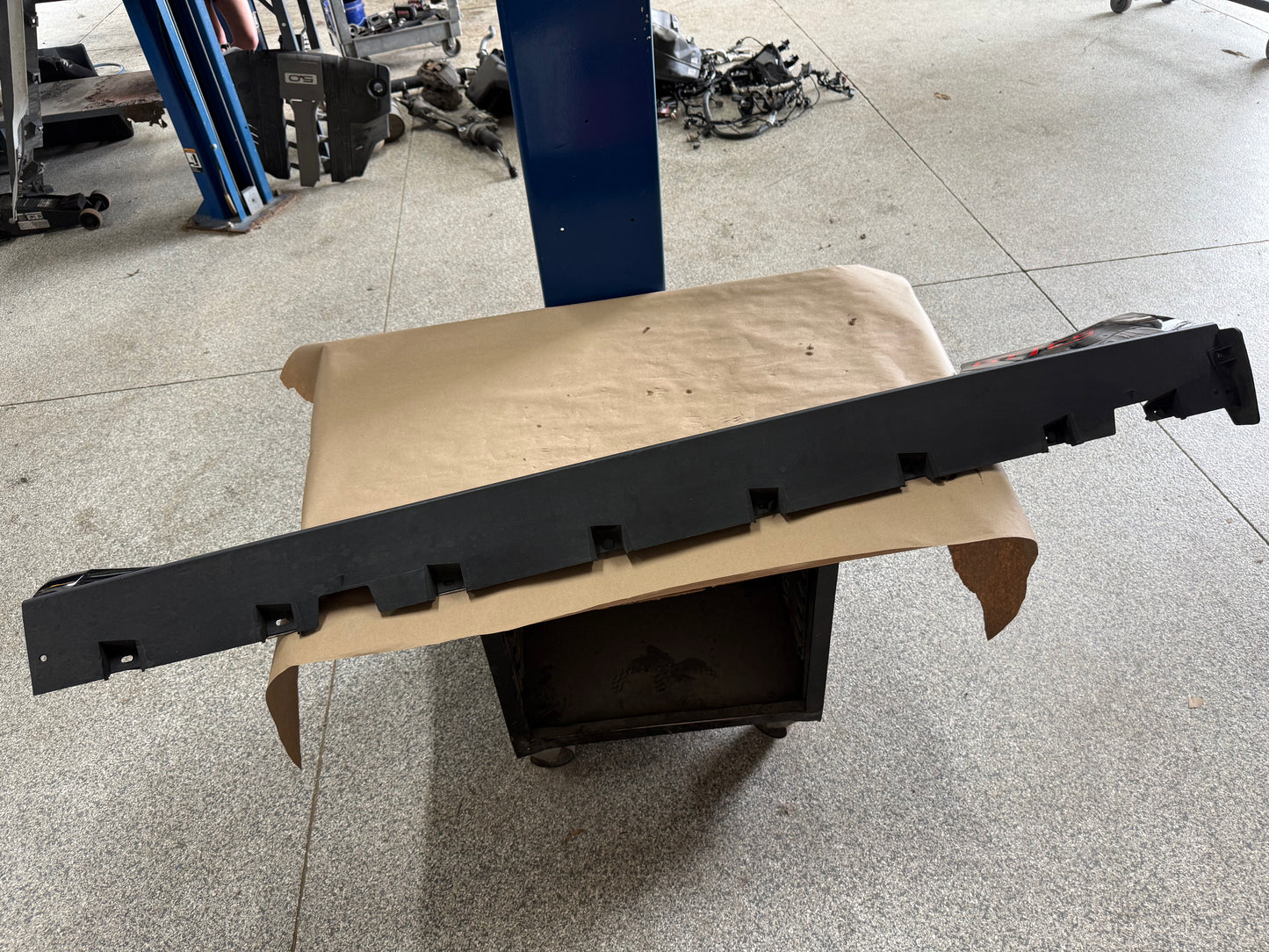 2015-2023 Ford Mustang GT V6 LH Side Skirt Molding Driver Side "HY"