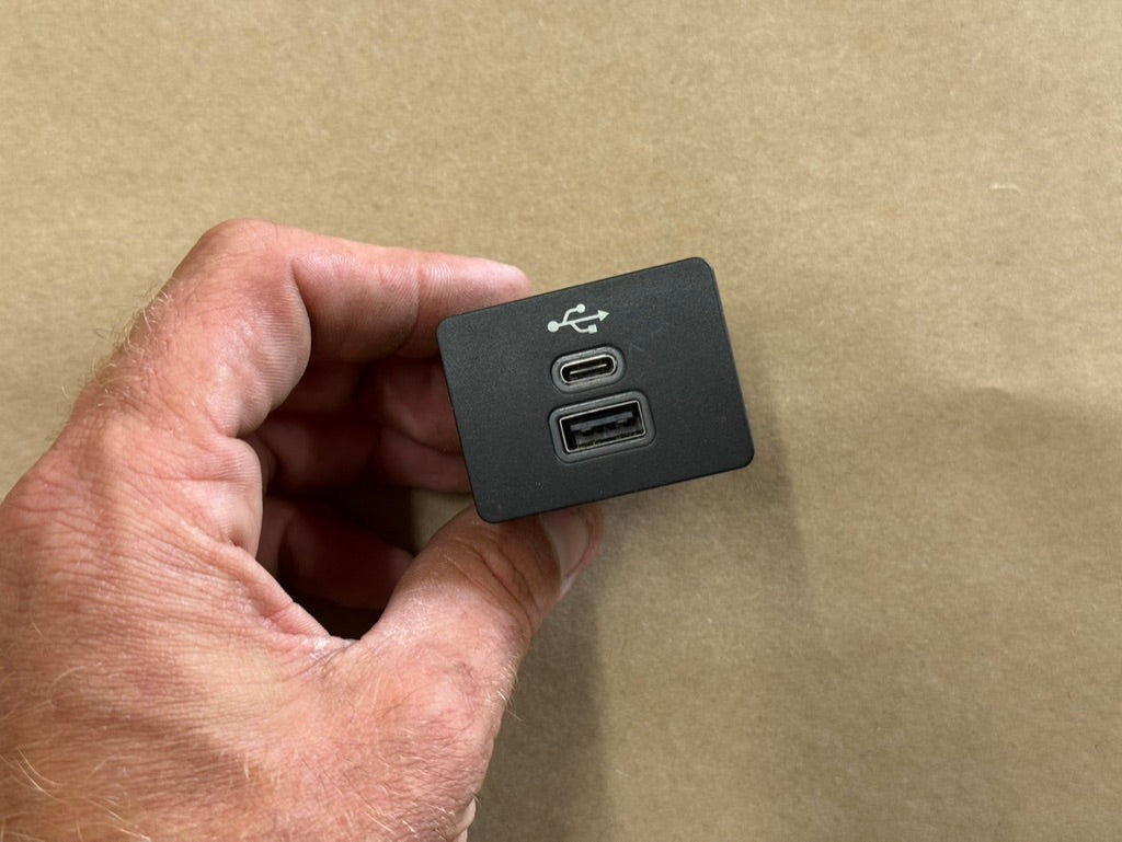 2024-2026 Ford Mustang GT Ecoboost USB Port