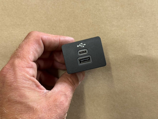 2024-2026 Ford Mustang GT Ecoboost USB Port