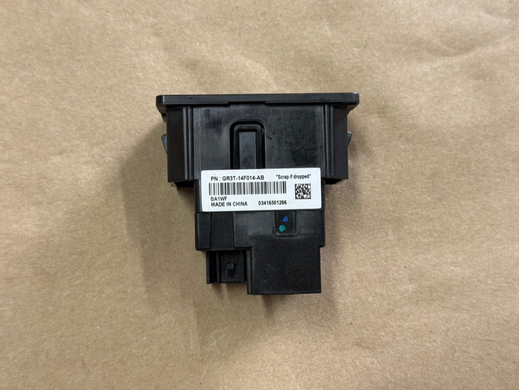 Ford Mustang USB Port OEM 16-17