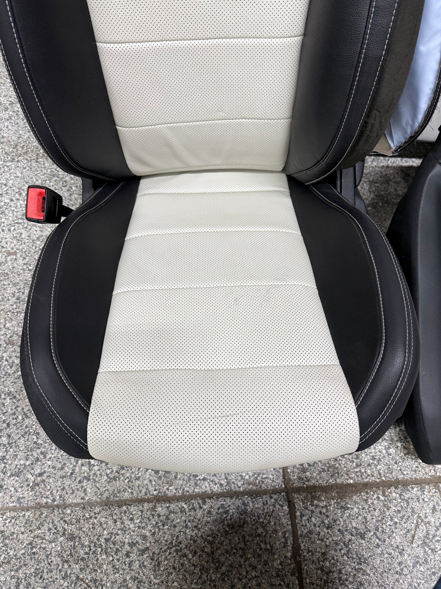 2018-2023 Ford Mustang GT Black/White Leather Front Rear Power Seats Heat/Cooled