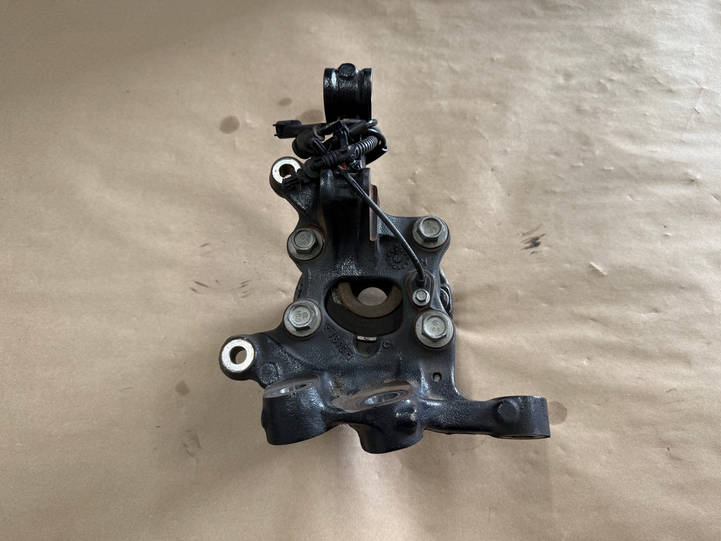 2021-2023 Ford Mustang 5.0 GT LH Driver Side Front Spindle Knuckle Hub 4 Bolt