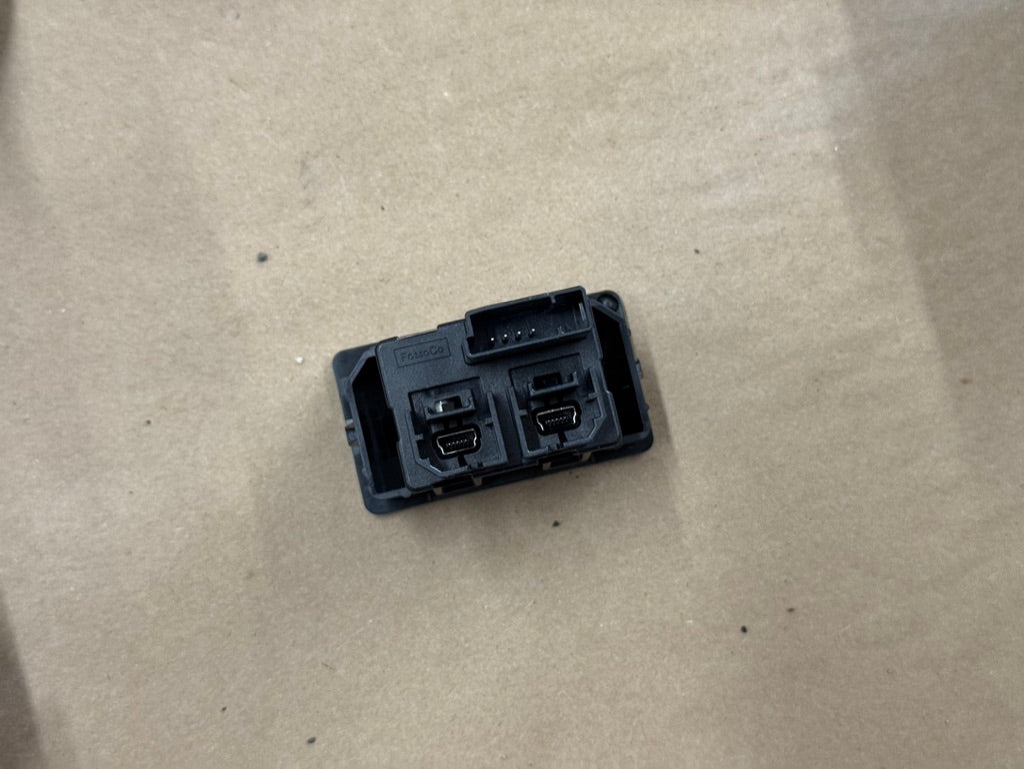 2020 Ford Mustang GT Touch Screen, Face Plate, Radio, Module USB Port