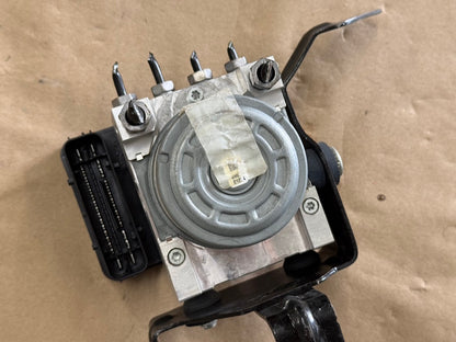2022 Ford Mustang GT ABS Module Controller Anti-Lock Brakes "Auto"