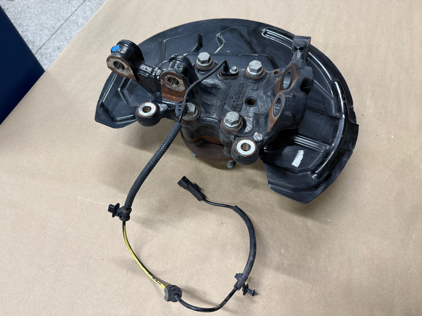 2021-2023 Ford Mustang 5.0 GT LH Driver Side Front Spindle Knuckle Hub 4 Bolt