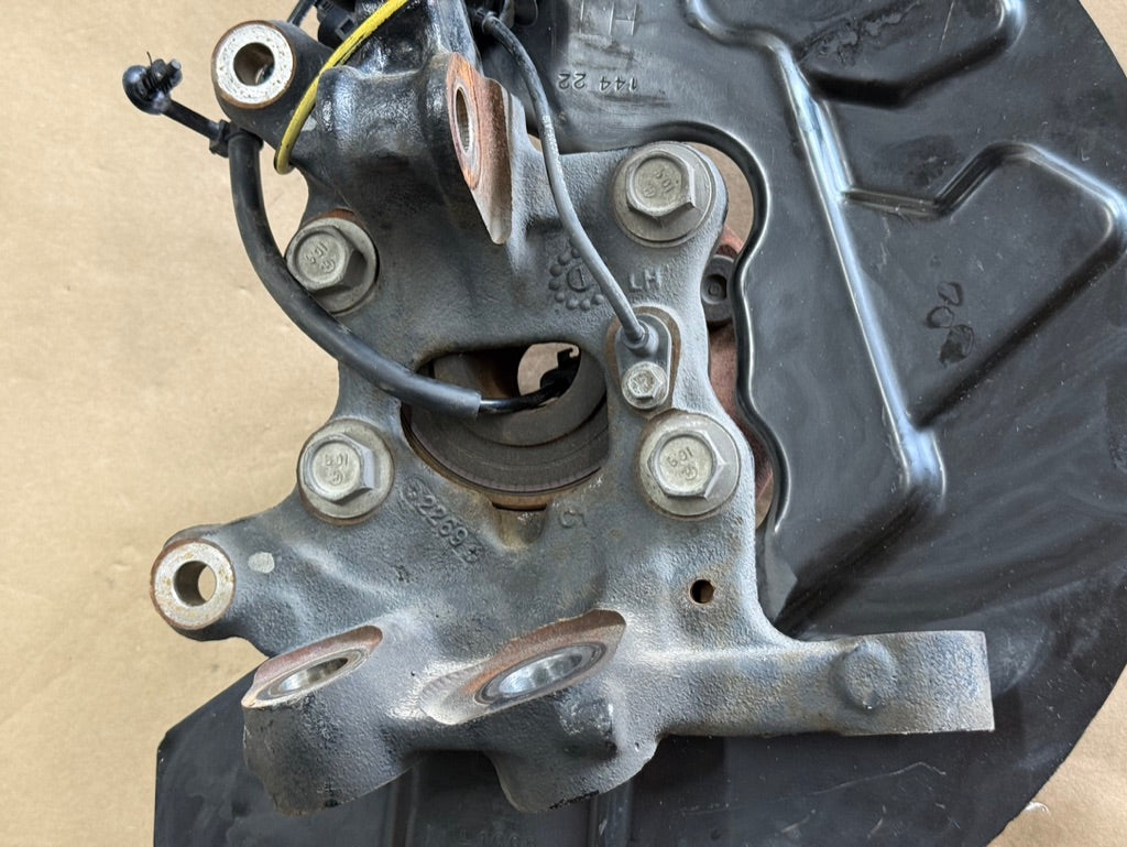 2021-2023 Ford Mustang 5.0 GT LH Driver Side Front Spindle Knuckle Hub 4 Bolt