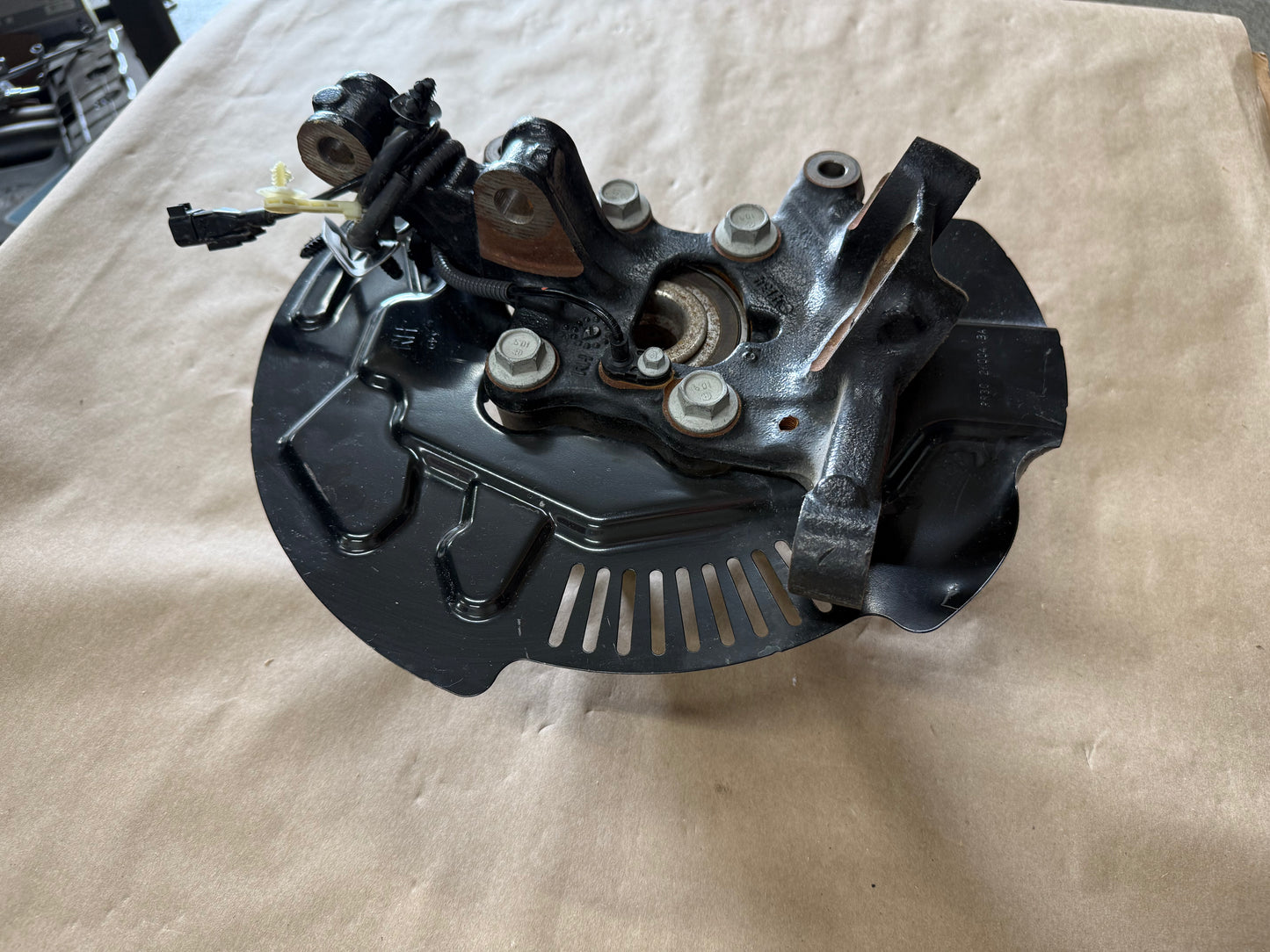 2024-2026 Ford Mustang 5.0 GT RH Passenger Side Front Spindle Knuckle Hub 4 Bolt