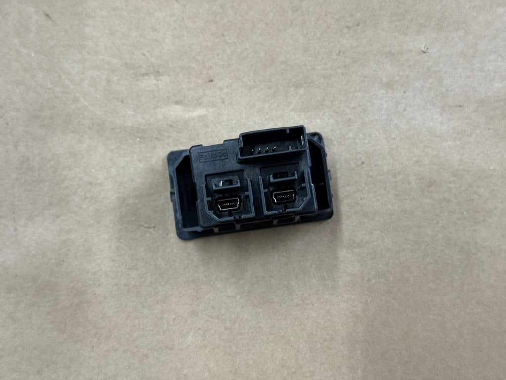 2021 Ford Mustang GT Touch Screen, Face Plate, Radio, Module USB Port