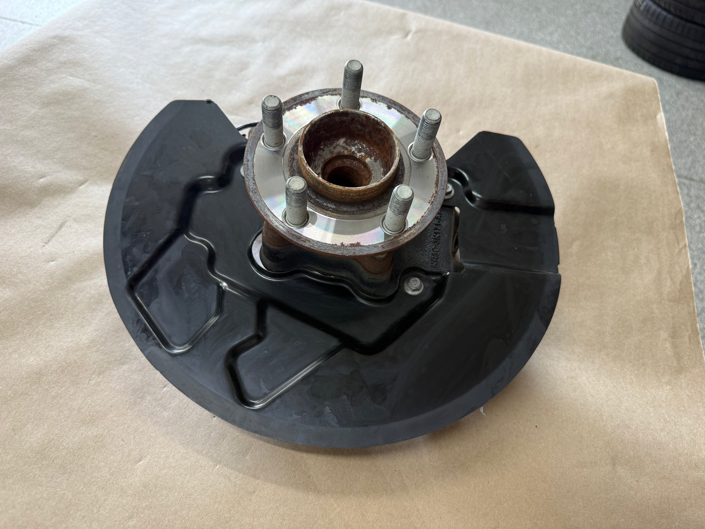 2021-2023 Ford Mustang 5.0 GT LH Driver Side Front Spindle Knuckle Hub 4 Bolt