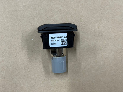 2021-2026 Ford F-150 F-250 F-350 12V Power Outlet Socket ML3T-19A487-AD