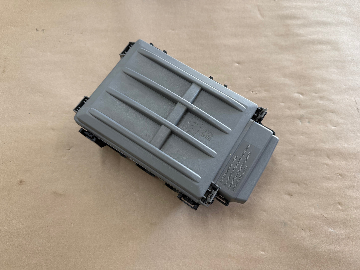 2023-2026 Ford F-250 F-350 Super Duty 7.3L Gas Engine Bay Fuse Box