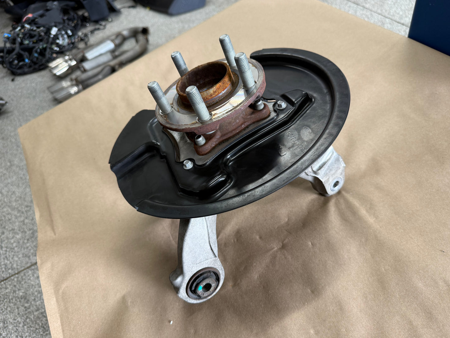 2015-2023 Ford Mustang 5.0 GT RH Passenger Side Rear Spindle Knuckle Hub